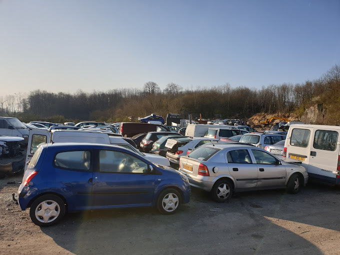 Aperçu des activités de la casse automobile AUTO SCRATCH MORALES située à SAINT-VICTOR-DE-MORESTEL (38510)